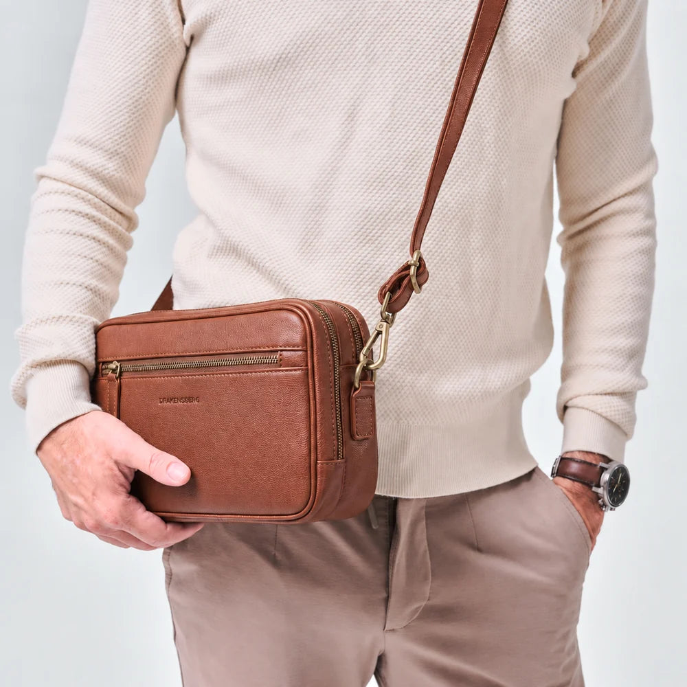 Chestnut-Brown Hero